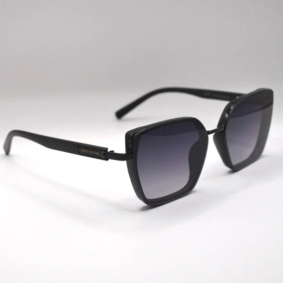 Louis Vuitton Women’s SunglassesBlack FramePurple-Grey GradientNew